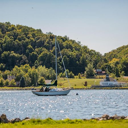 New Listing Beach Bliss 211! Stunning Bay View Traverse City Exteriör bild