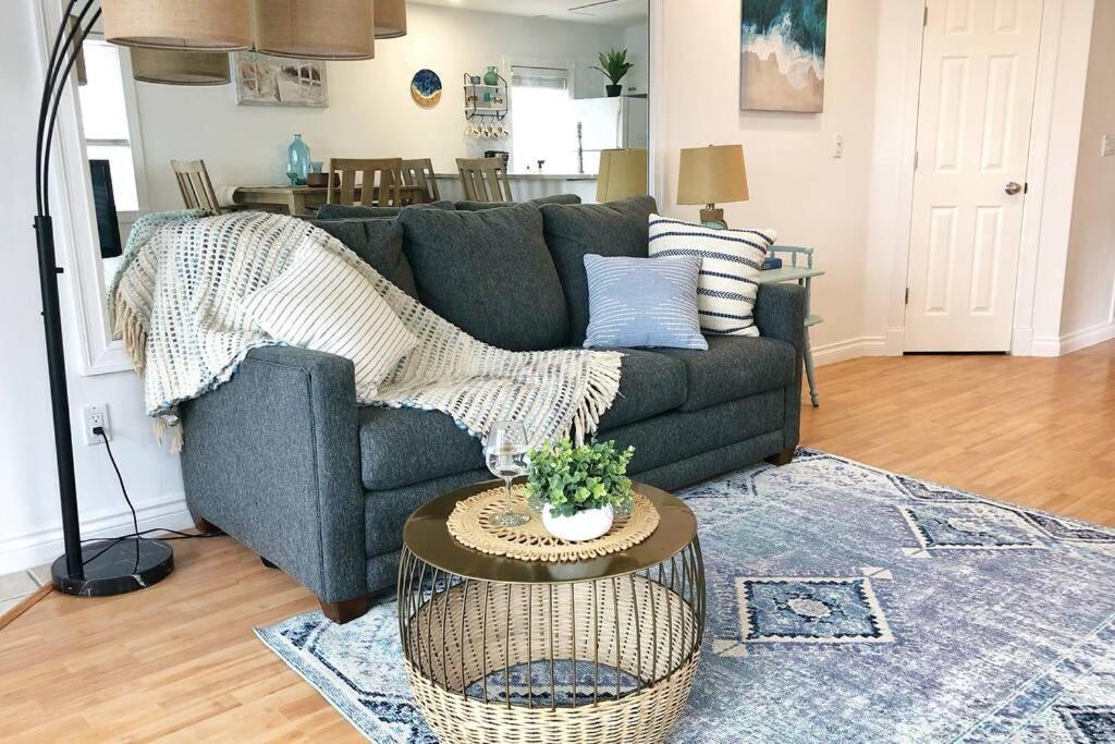 New Listing Beach Bliss 211! Stunning Bay View Traverse City Exteriör bild