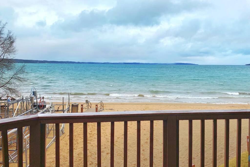 New Listing Beach Bliss 211! Stunning Bay View Traverse City Exteriör bild