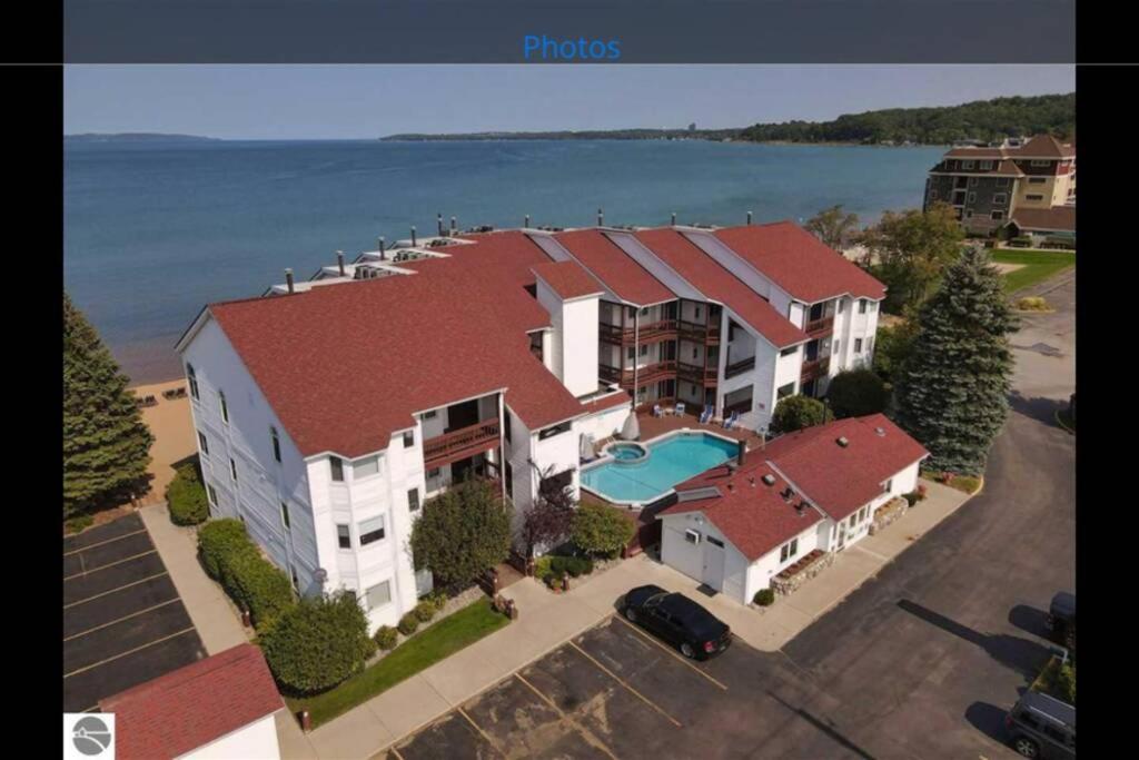 New Listing Beach Bliss 211! Stunning Bay View Traverse City Exteriör bild