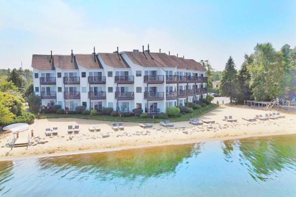 New Listing Beach Bliss 211! Stunning Bay View Traverse City Exteriör bild