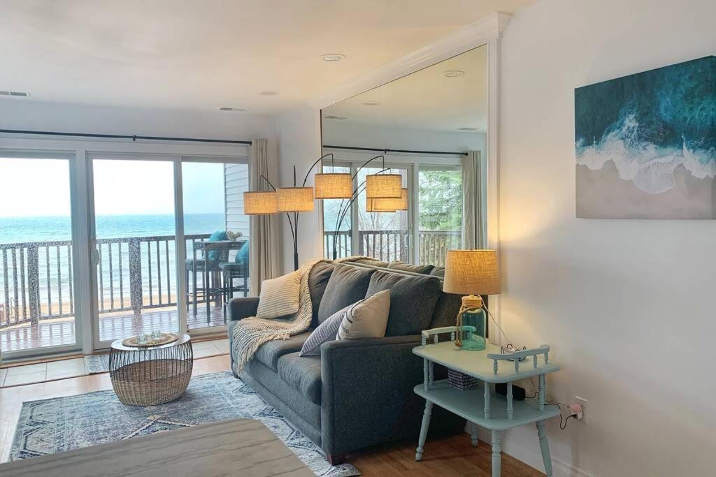 New Listing Beach Bliss 211! Stunning Bay View Traverse City Exteriör bild