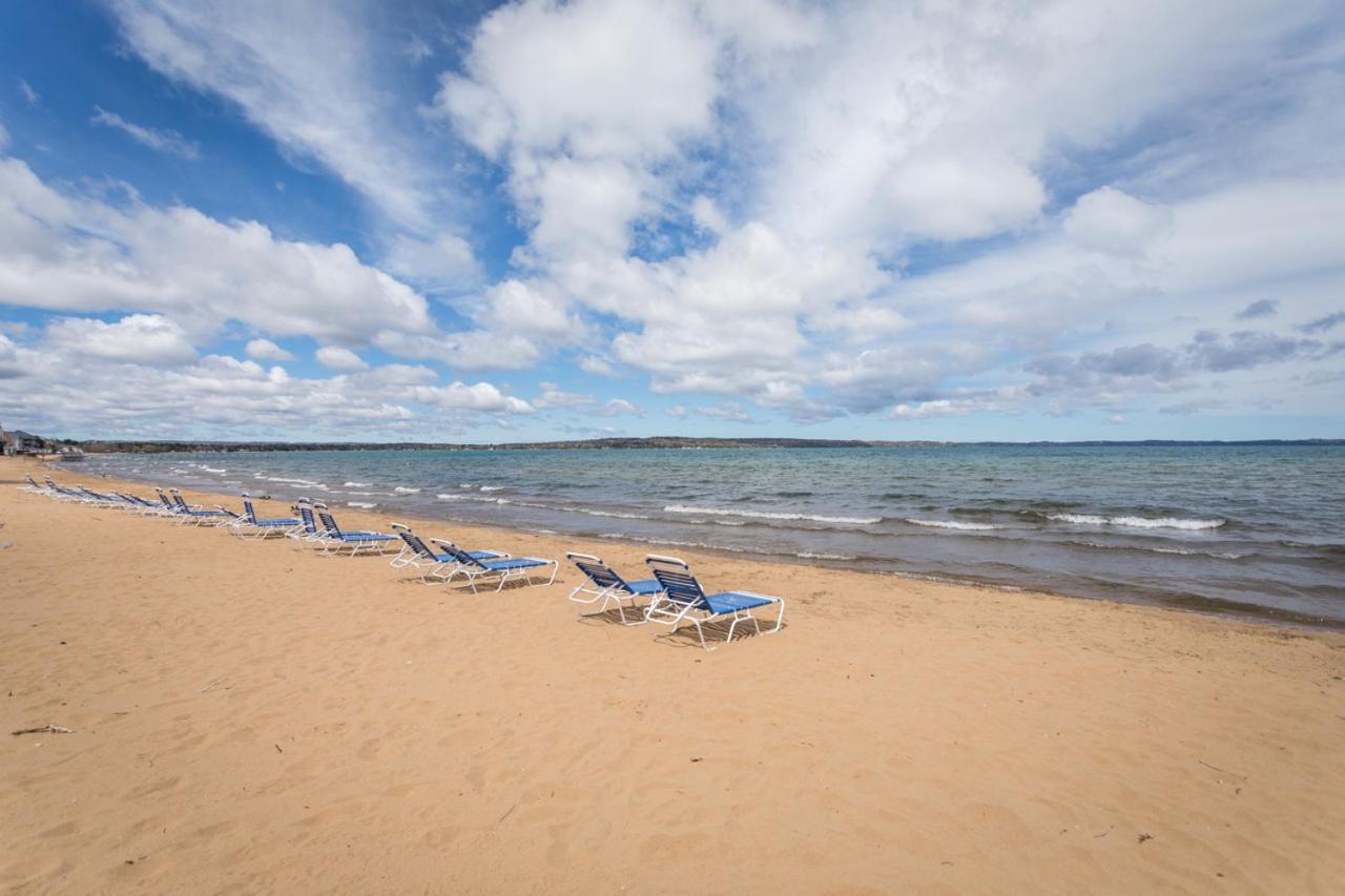 New Listing Beach Bliss 211! Stunning Bay View Traverse City Exteriör bild