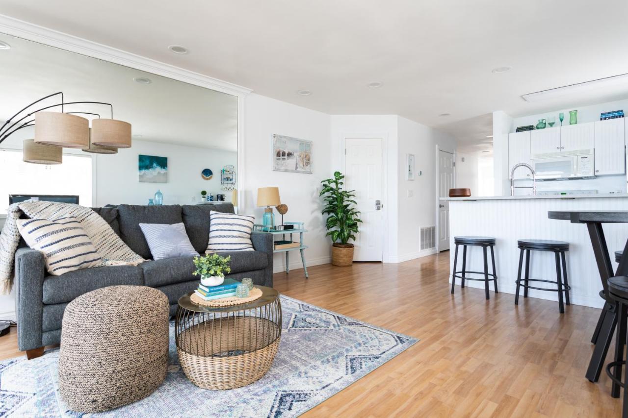 New Listing Beach Bliss 211! Stunning Bay View Traverse City Exteriör bild