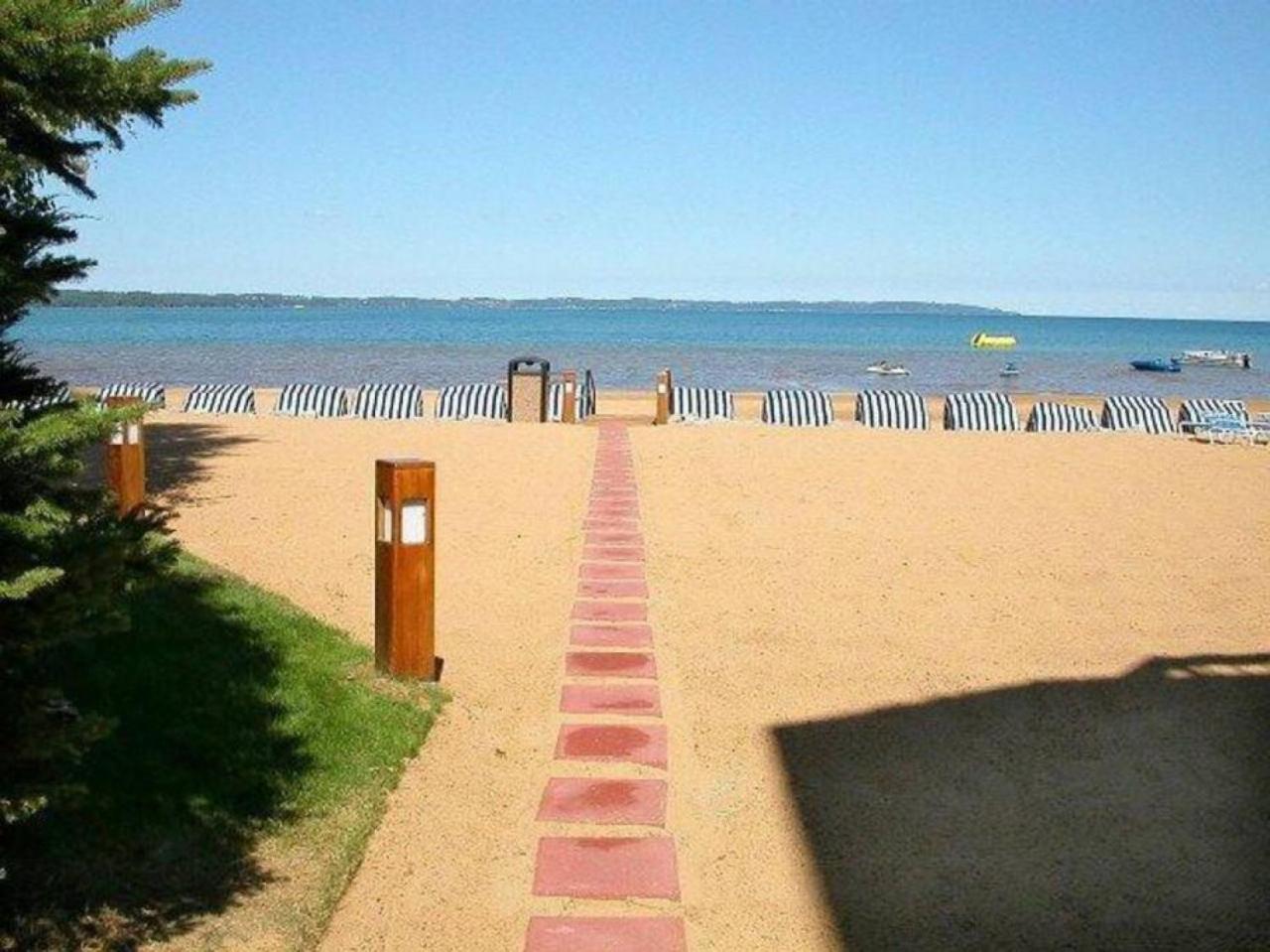 New Listing Beach Bliss 211! Stunning Bay View Traverse City Exteriör bild