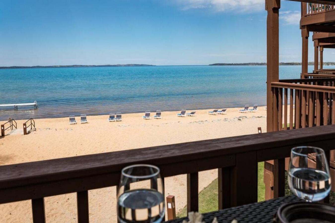 New Listing Beach Bliss 211! Stunning Bay View Traverse City Exteriör bild