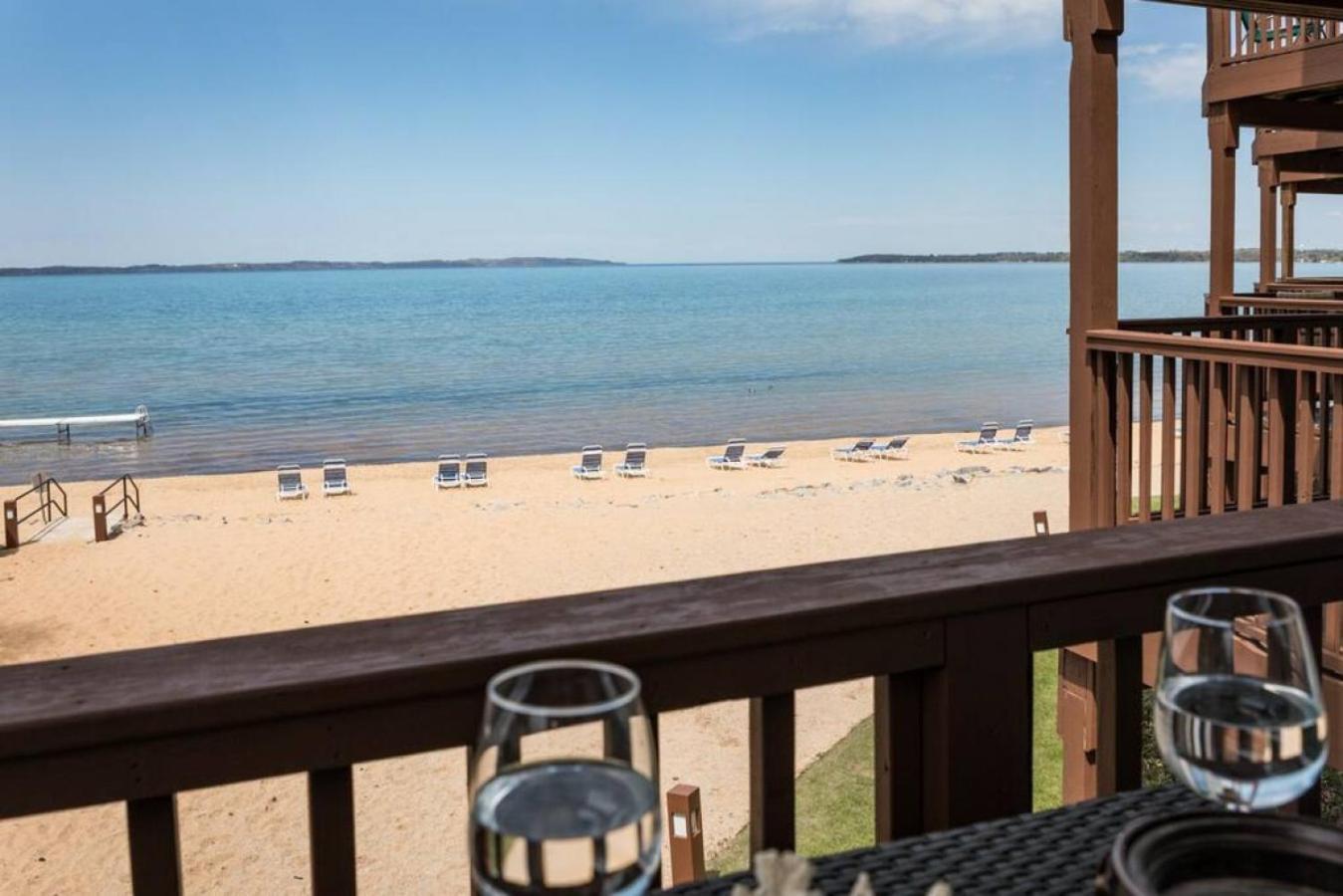 New Listing Beach Bliss 211! Stunning Bay View Traverse City Exteriör bild