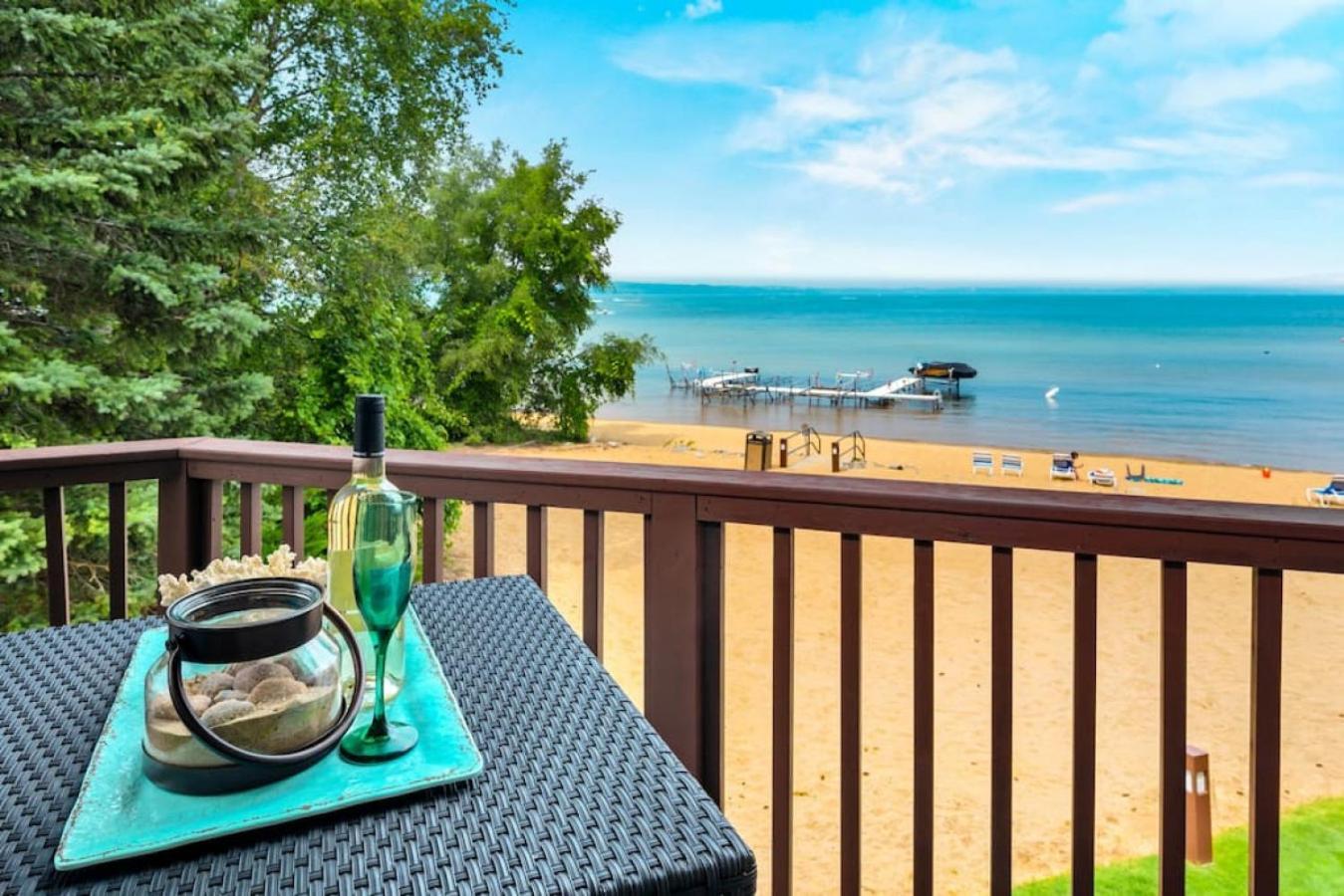 New Listing Beach Bliss 211! Stunning Bay View Traverse City Exteriör bild