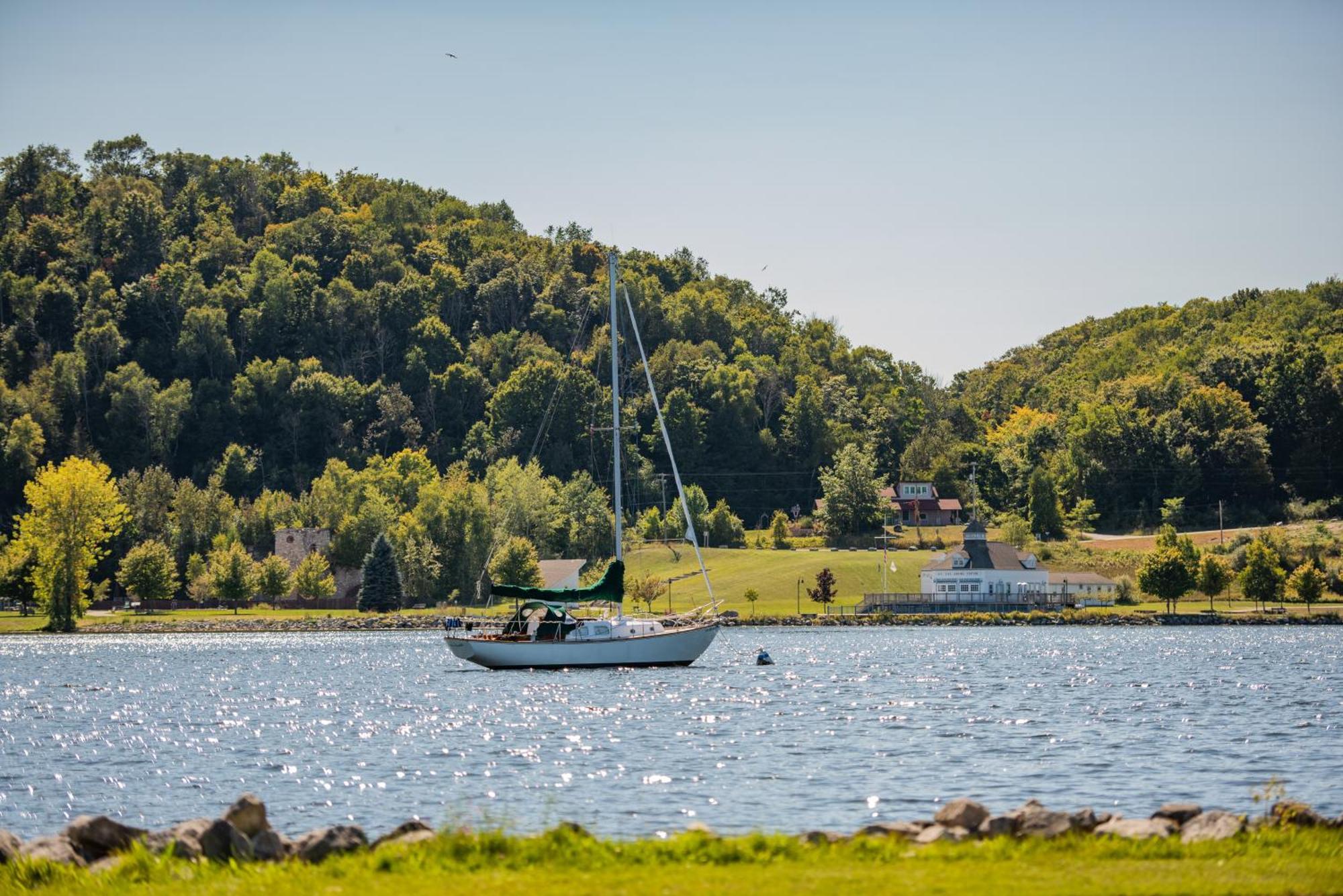 New Listing Beach Bliss 211! Stunning Bay View Traverse City Exteriör bild